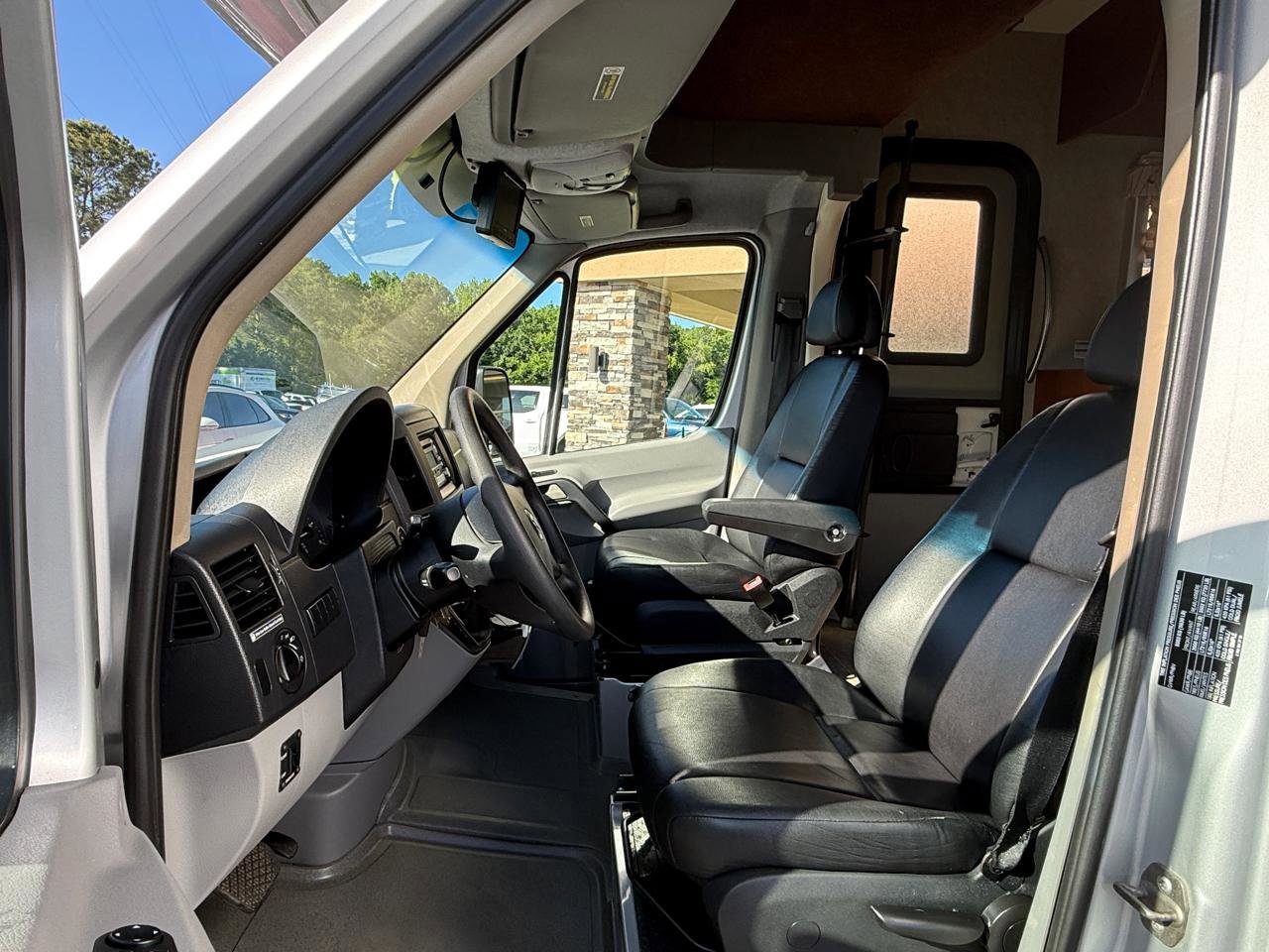 Used 2008 Dodge Sprinter 3500 RWD image 9