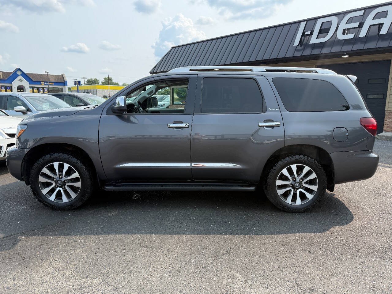 Used 2018 Toyota Sequoia Limited w/ Safety & Convenience Package AWD/4WD image 8