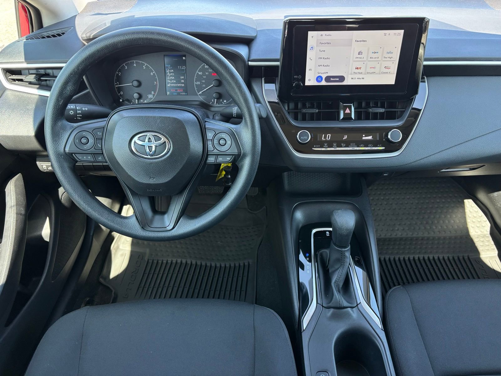 Used 2025 Toyota Corolla LE FWD image 5