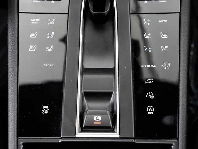 Certified 2025 Porsche Macan image 20