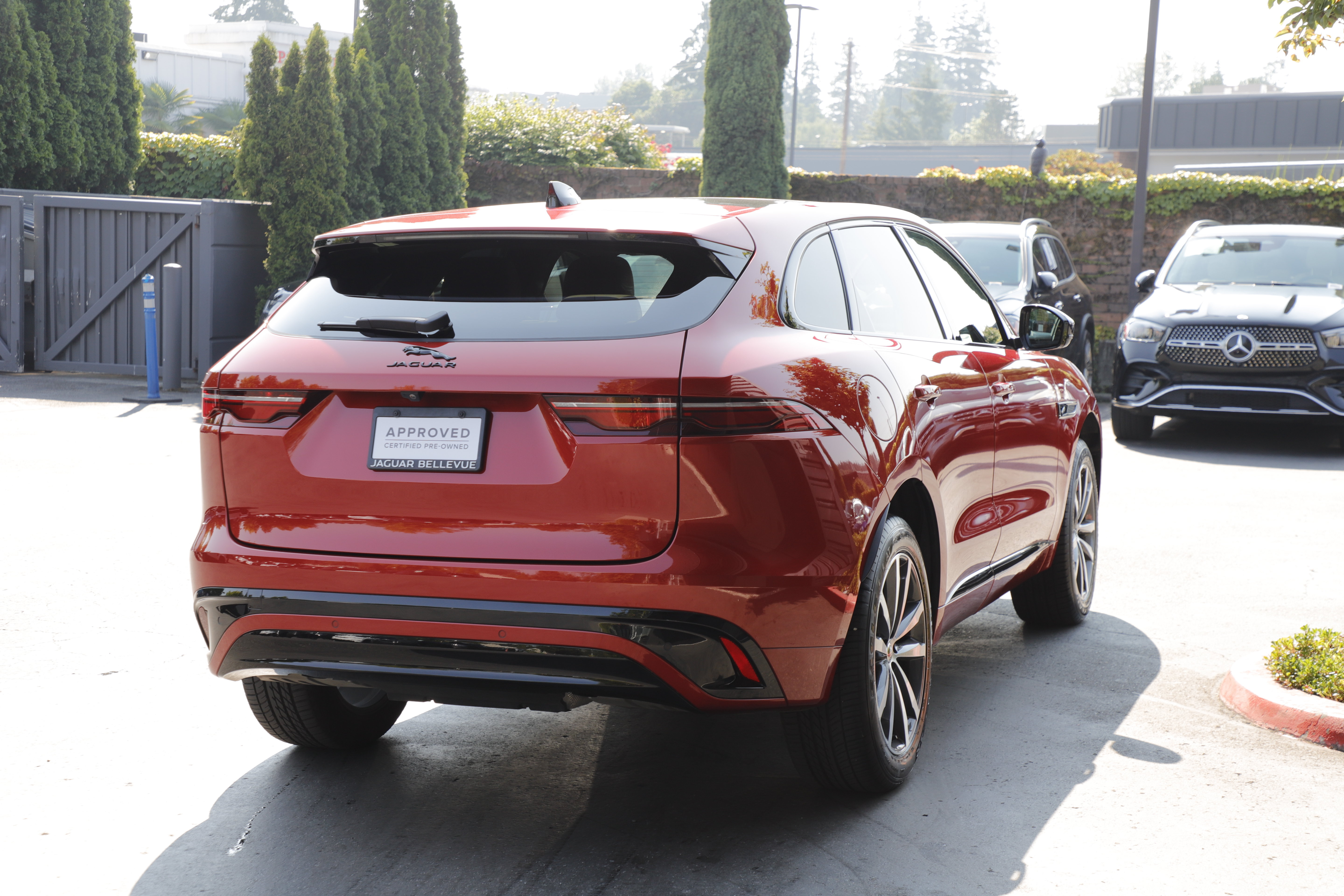 Certified 2025 Jaguar F-PACE R-Dynamic S AWD/4WD image 8