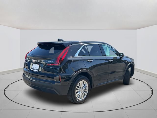 Certified 2024 Cadillac XT4 Luxury w/ Cold Weather Package FWD image 11