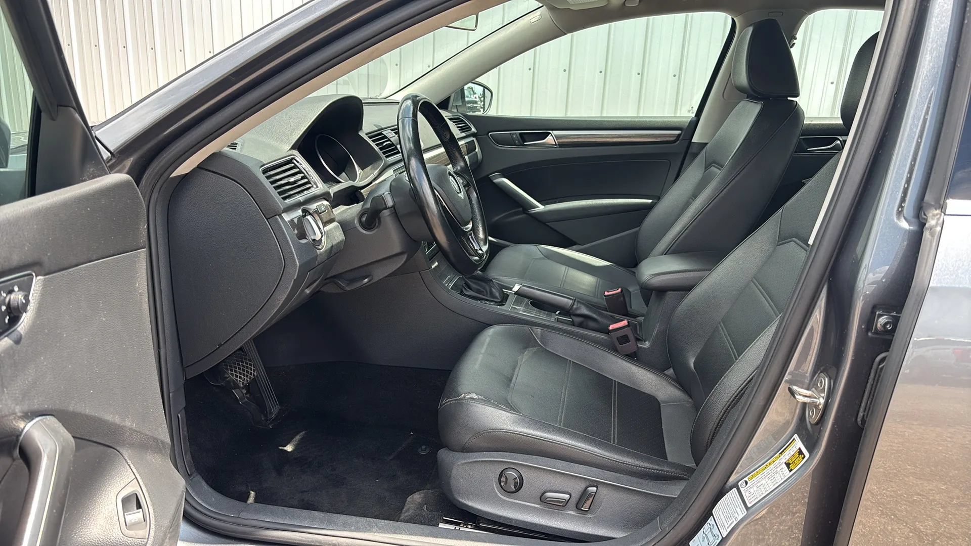 Used 2018 Volkswagen Passat 2.0T SE w/ SE Lighting Package FWD image 18