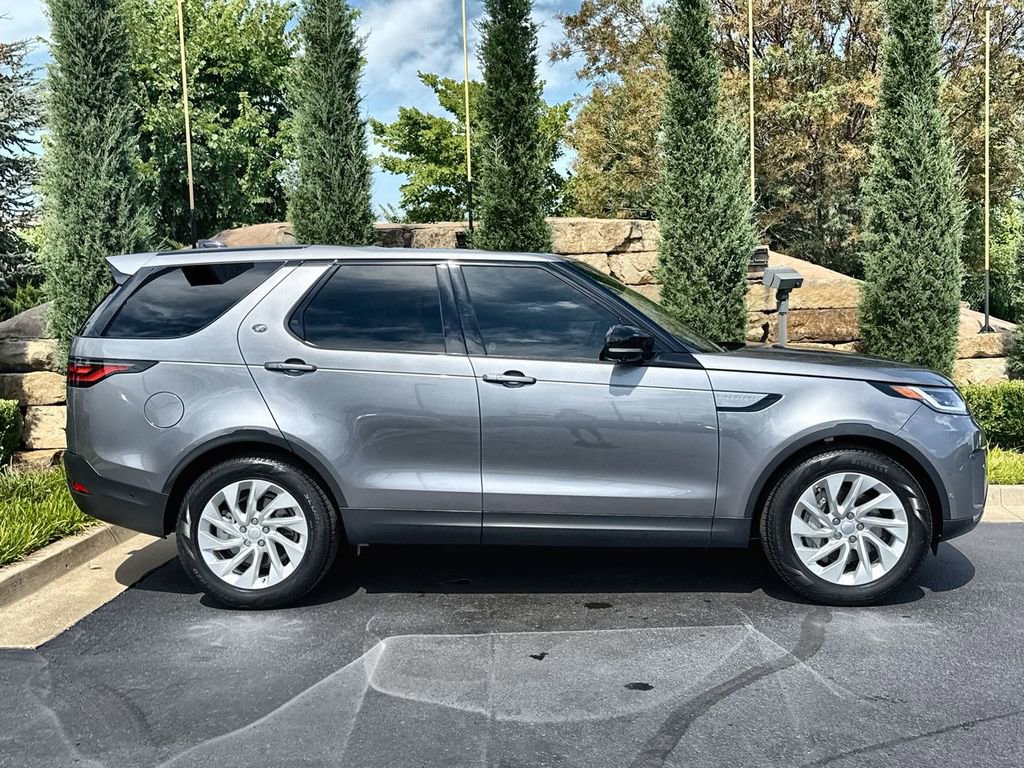 Certified 2025 Land Rover Discovery S image 6