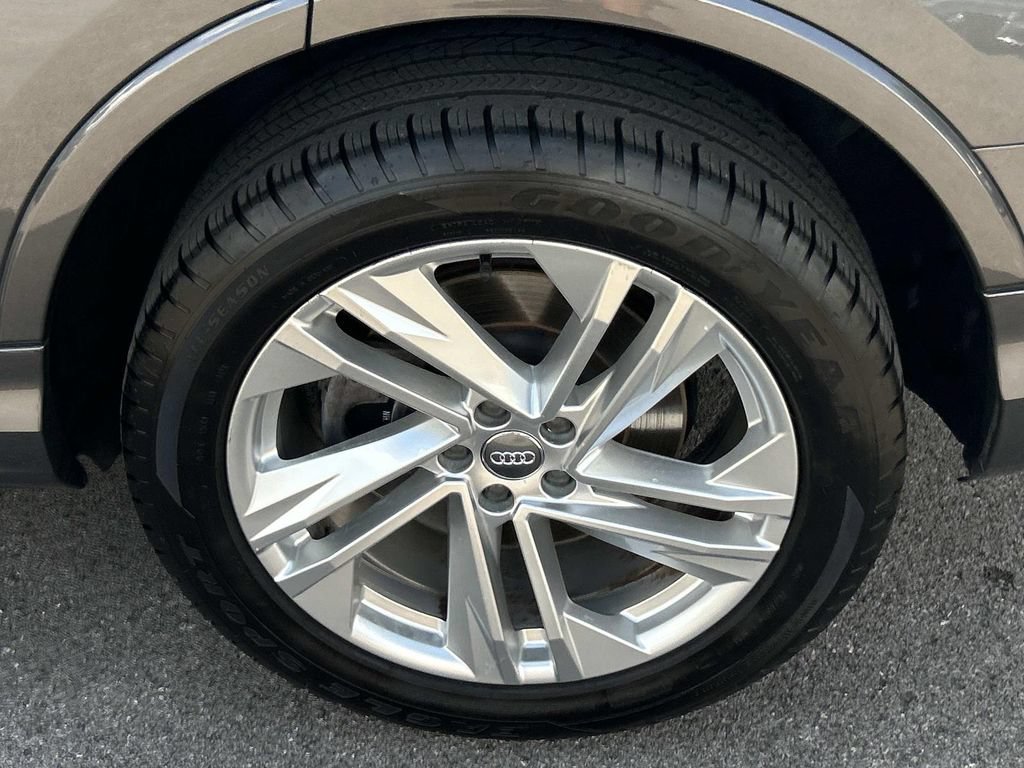 Used 2020 Audi Q7 2.0T Premium Plus w/ Premium Plus Package AWD/4WD image 19