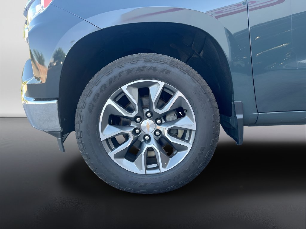 Used 2025 Chevrolet Silverado 1500 LT AWD/4WD image 31
