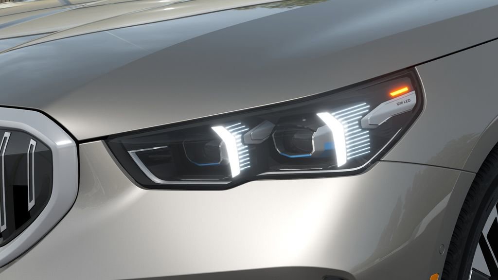 Used 2025 BMW 530i xDrive w/ Premium Package image 35