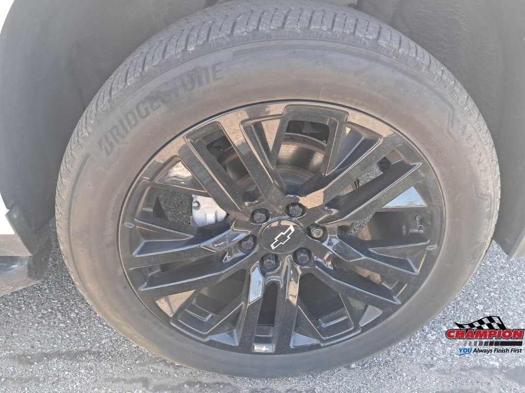 Used 2023 Chevrolet Suburban RST w/ Luxury Package AWD/4WD image 16