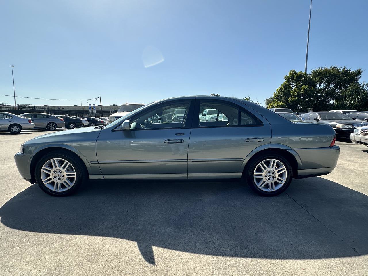 Used 2005 Lincoln LS RWD image 3