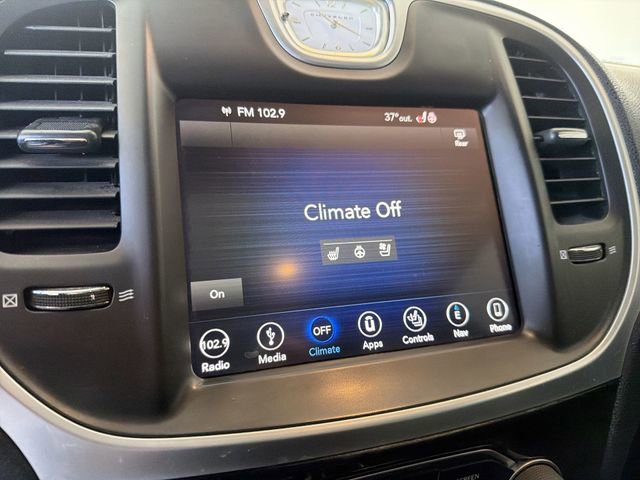 Used 2018 Chrysler 300 Limited image 30