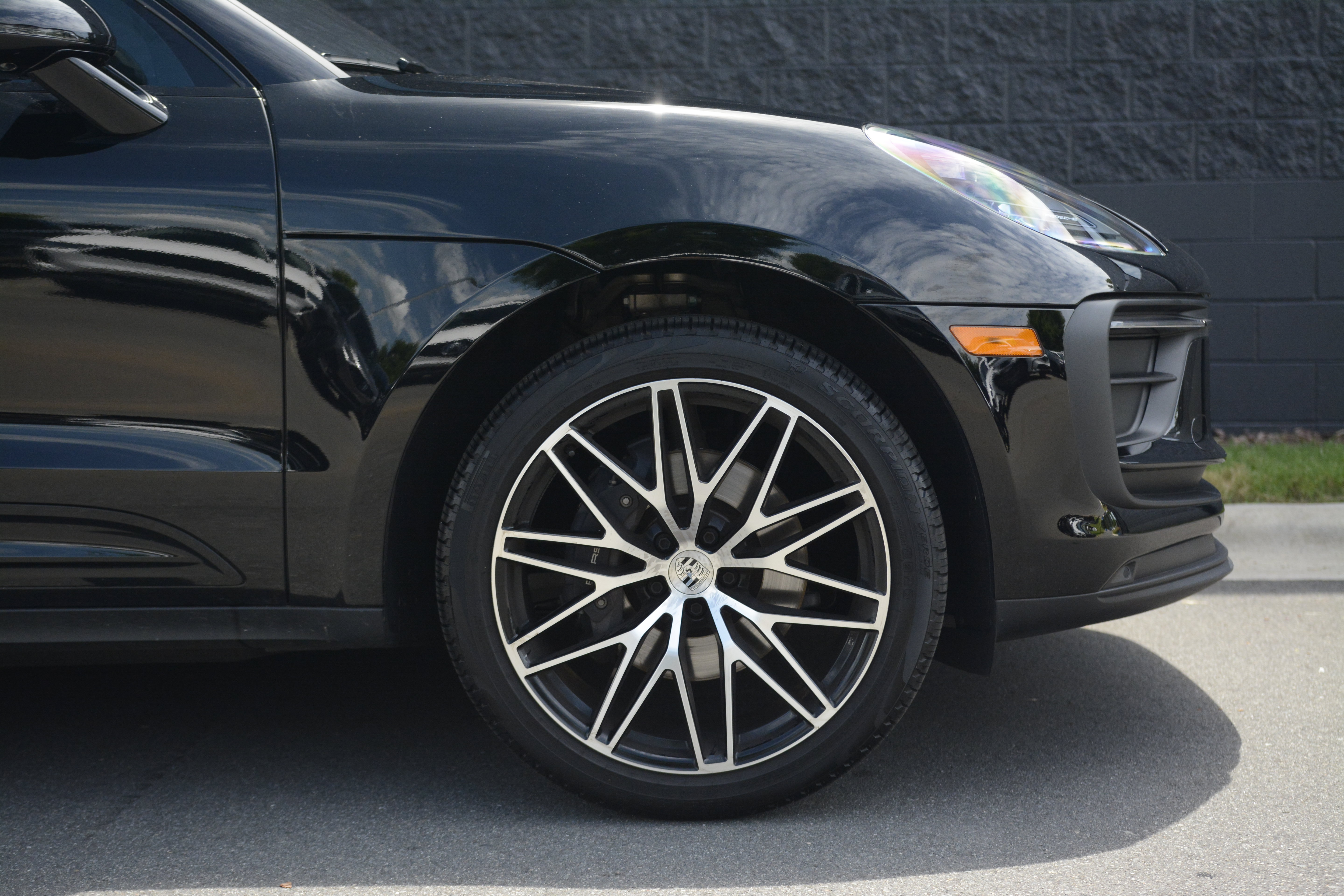 Certified 2026 Porsche Macan AWD/4WD image 7