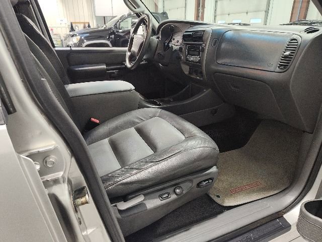 Used 2004 Ford Explorer Sport Trac 4x4 image 21