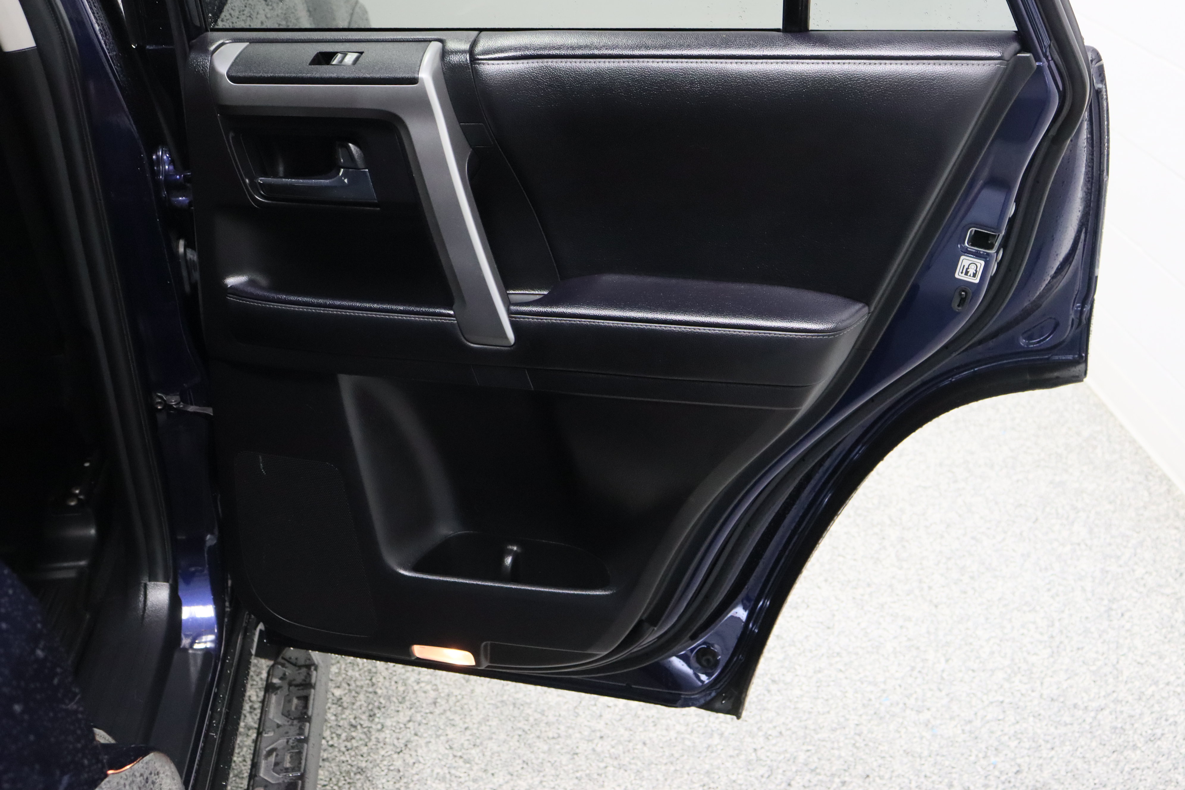 Used 2022 Toyota 4Runner SR5 Premium w/ Moonroof Package RWD image 36