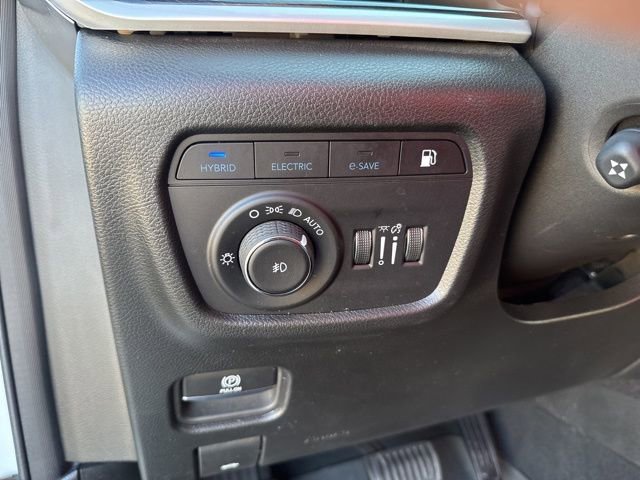 Used 2024 Jeep Grand Cherokee Trailhawk w/ Luxury Tech Group III image 24