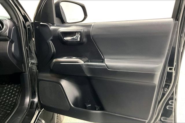 Used 2020 Toyota Tacoma TRD Sport AWD/4WD image 30