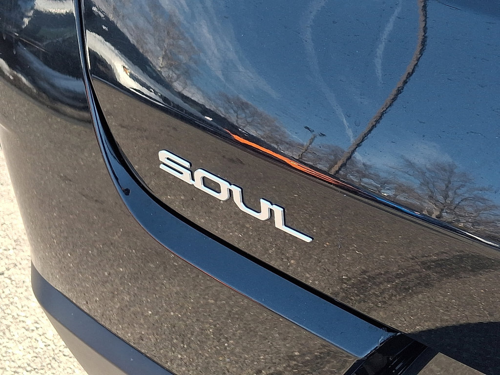 Used 2023 Kia Soul LX w/ Option Group 015 image 16