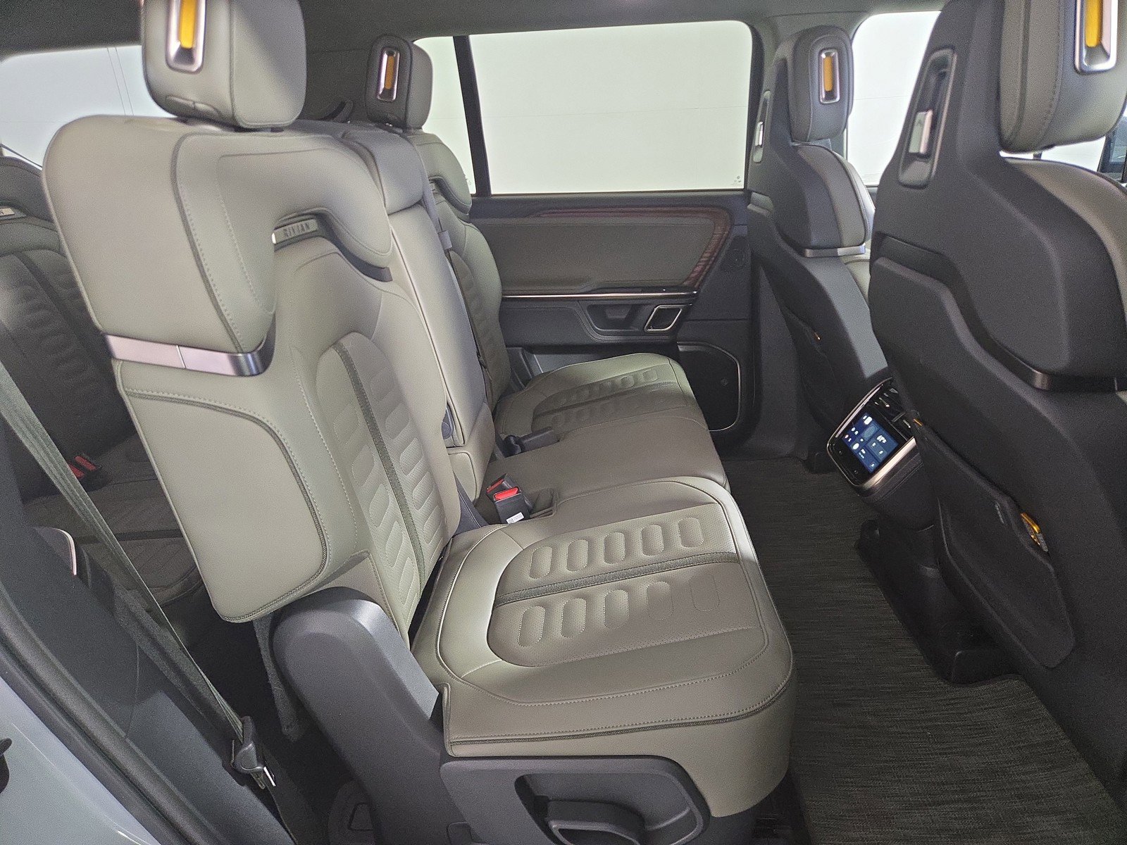 Used 2024 Rivian R1S Adventure image 23