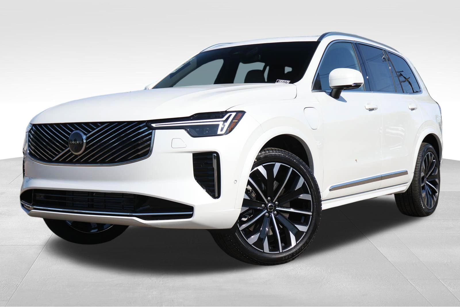 New 2026 Volvo XC90 T8 Plus w/ Protection Package AWD/4WD image 1