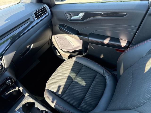 Used 2024 Ford Escape ST-Line Select w/ Tech Pack #2 image 18
