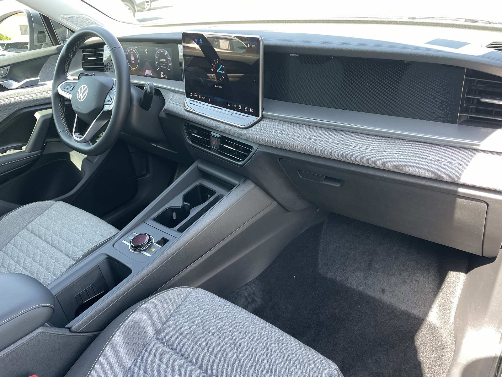 Certified 2025 Volkswagen Tiguan S FWD image 25