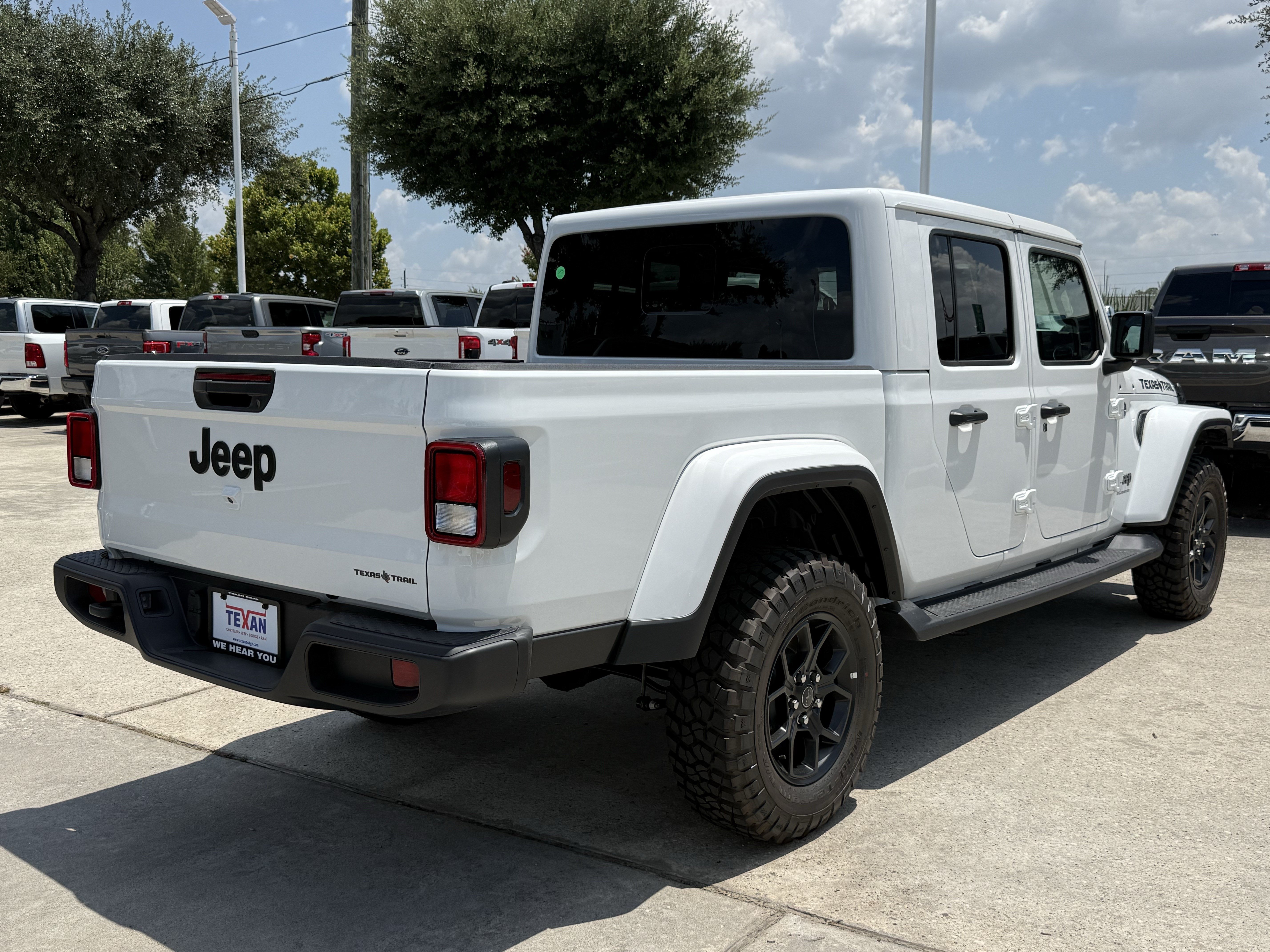 New 2026 Jeep Gladiator Sport AWD/4WD image 5