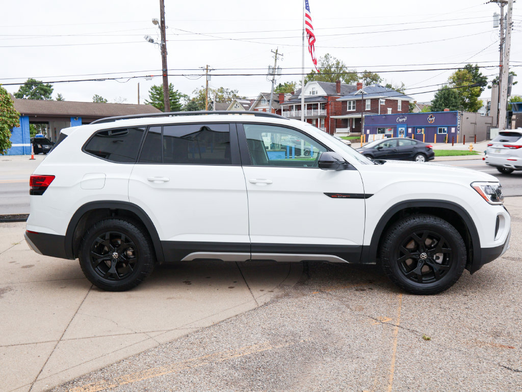 Certified 2025 Volkswagen Atlas Peak Edition SE AWD/4WD image 6