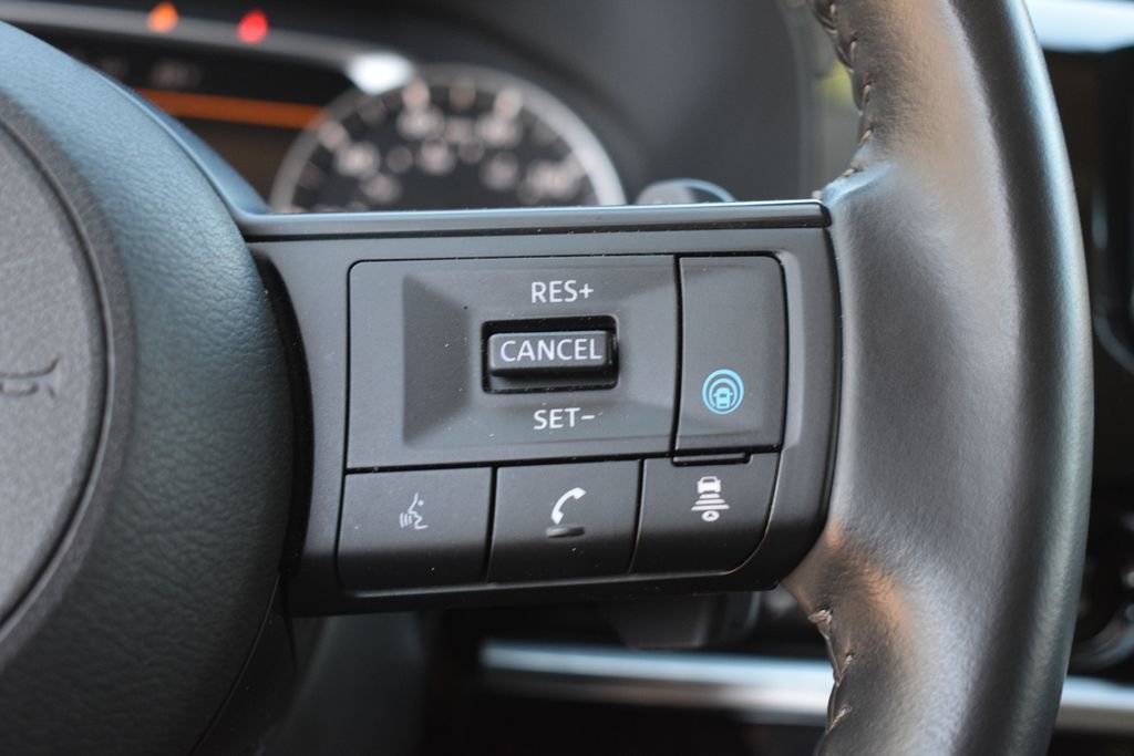 Used 2025 Nissan Pathfinder SV FWD image 17