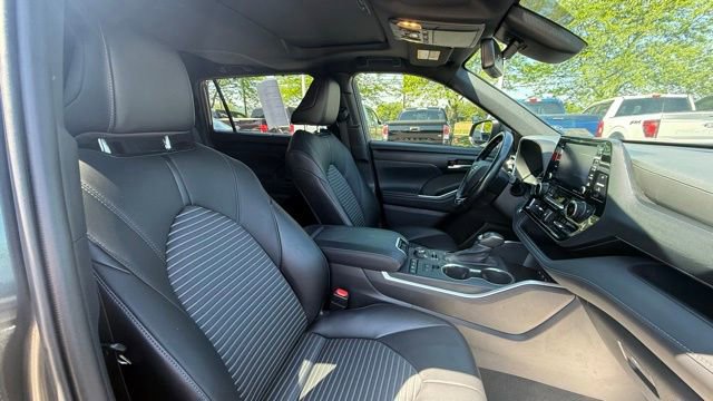 Used 2021 Toyota Highlander XSE AWD/4WD image 32