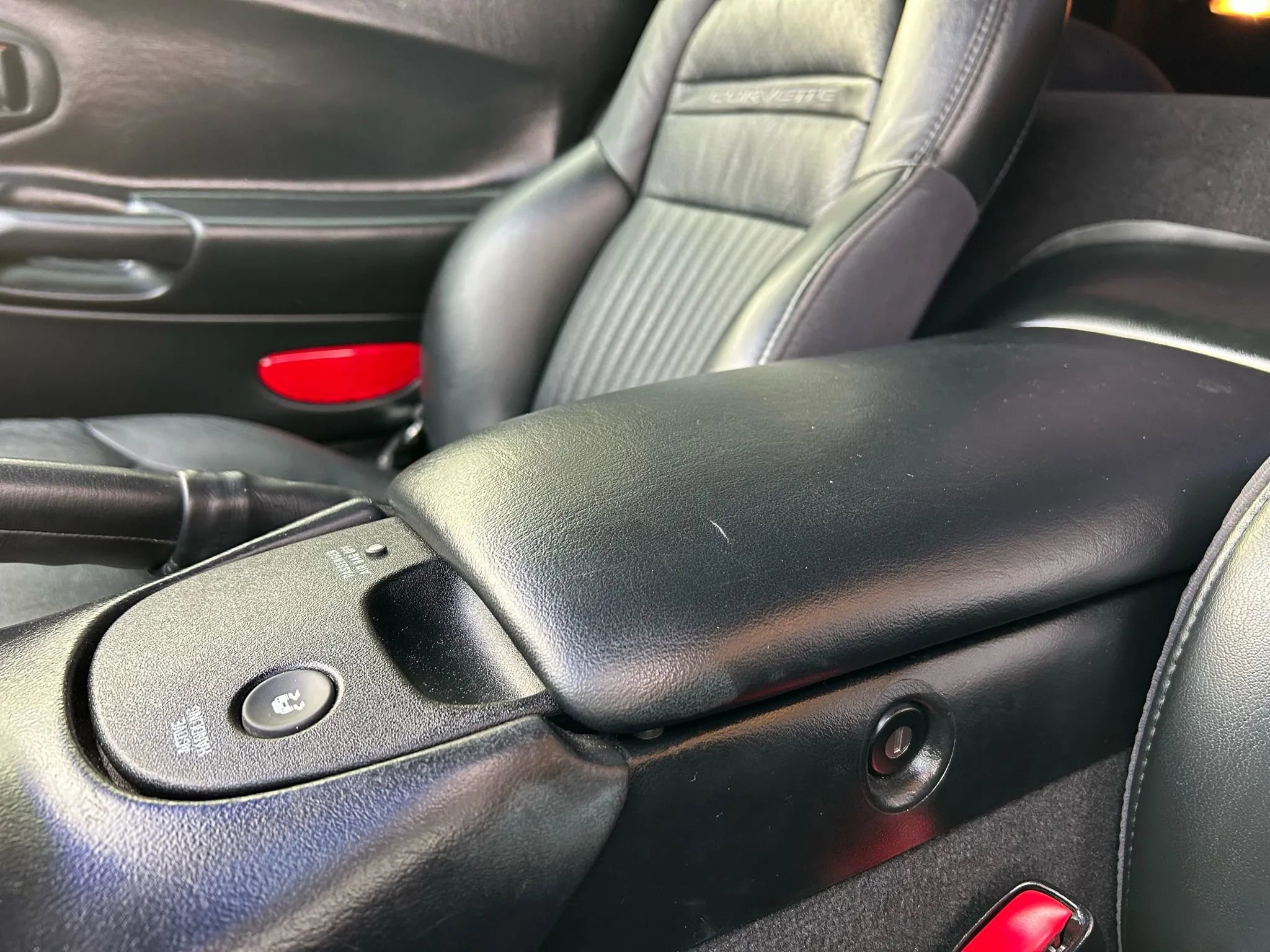 Used 2002 Chevrolet Corvette Coupe w/ Preferred Equipment Group2 image 25