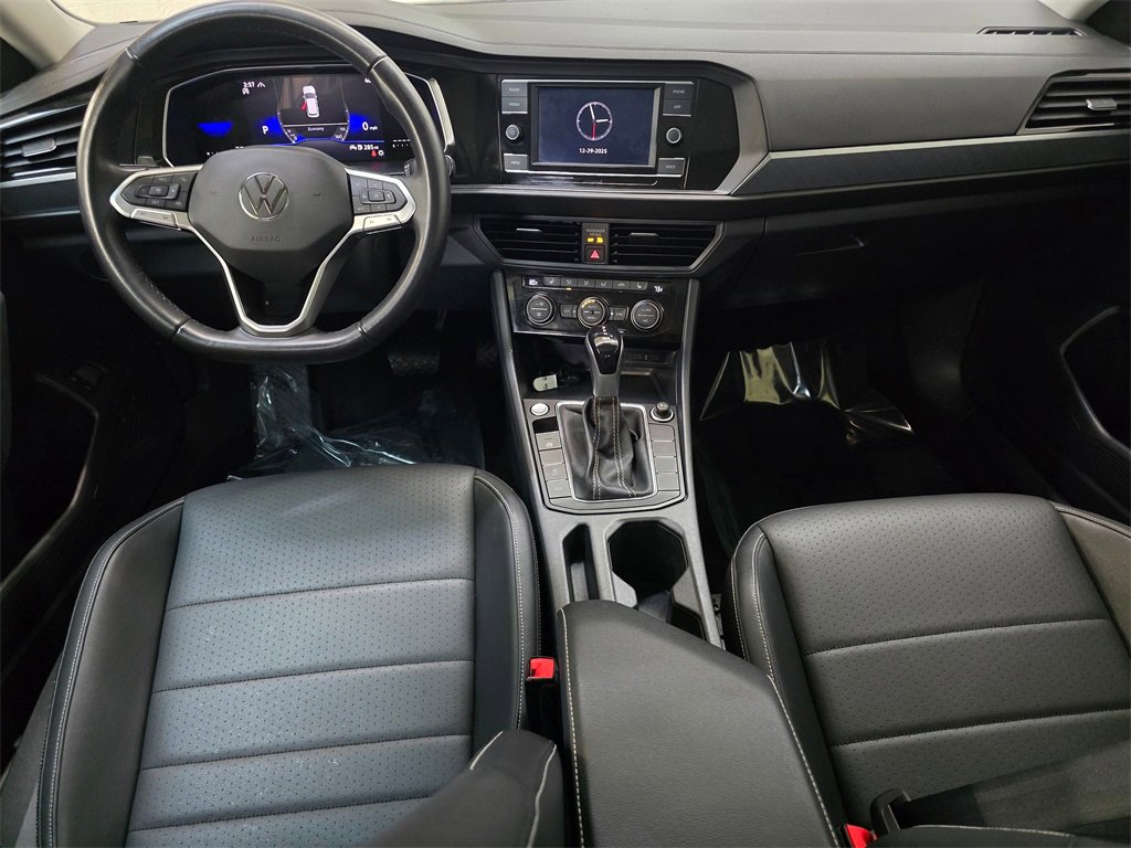 Used 2023 Volkswagen Jetta SE w/ Panoramic Sunroof Package image 18