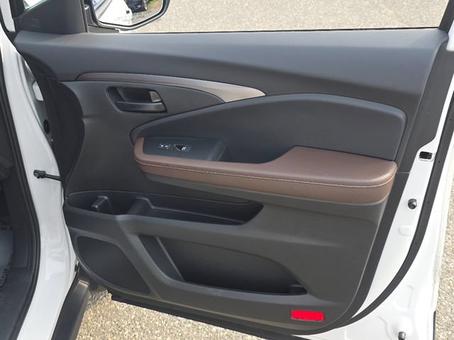 Certified 2025 Honda Passport EX-L image 10