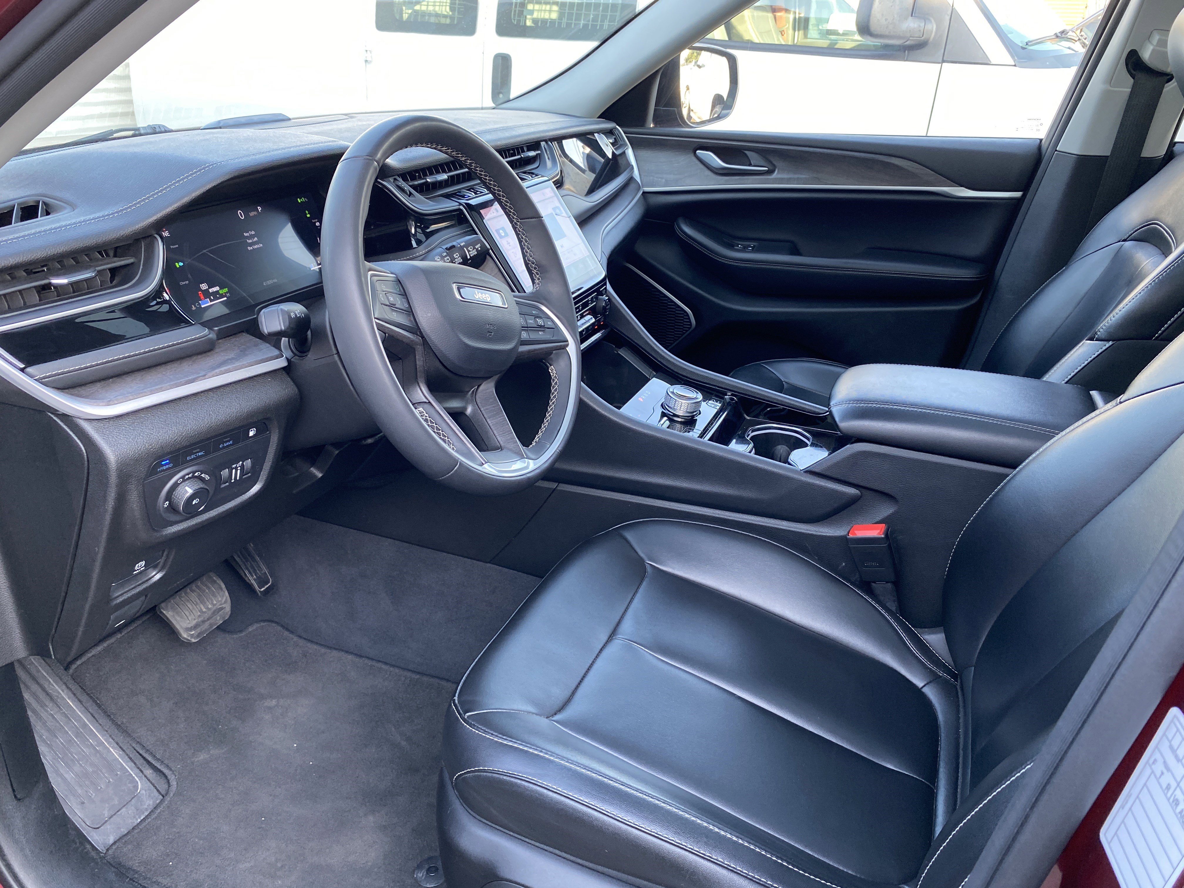 Used 2023 Jeep Grand Cherokee 4WD 4xe image 12