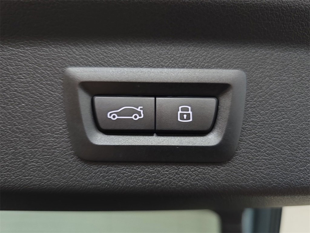 Used 2025 BMW X2 xDrive28i w/ Convenience Package image 16