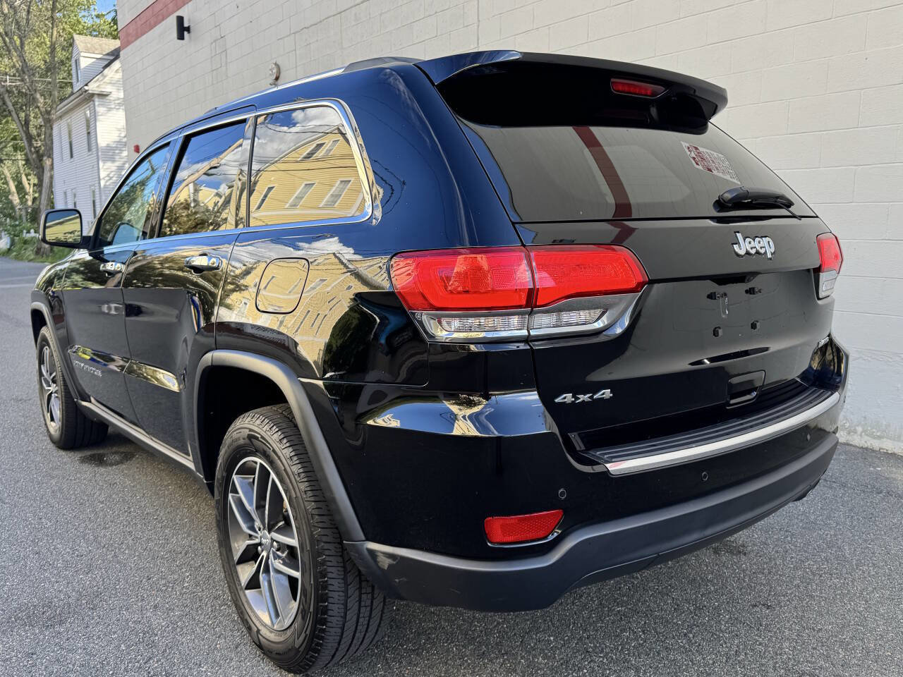 Used 2018 Jeep Grand Cherokee Limited image 8