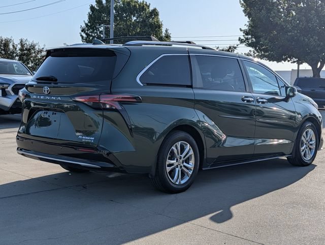 Used 2022 Toyota Sienna Platinum AWD/4WD image 6