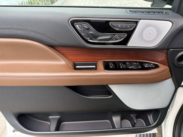 Certified 2024 Lincoln Navigator Reserve AWD/4WD image 11