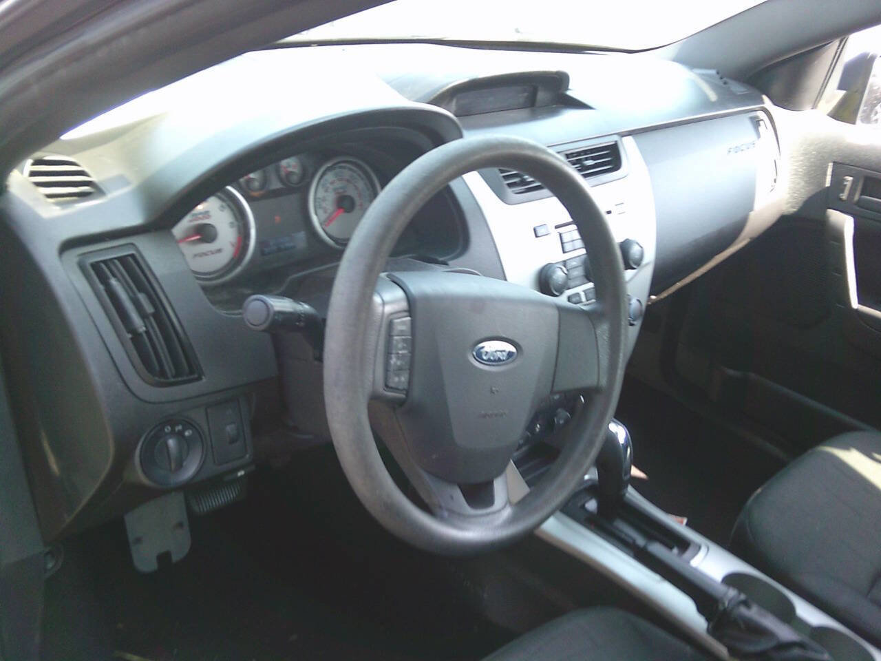 Used 2011 Ford Focus SE image 5