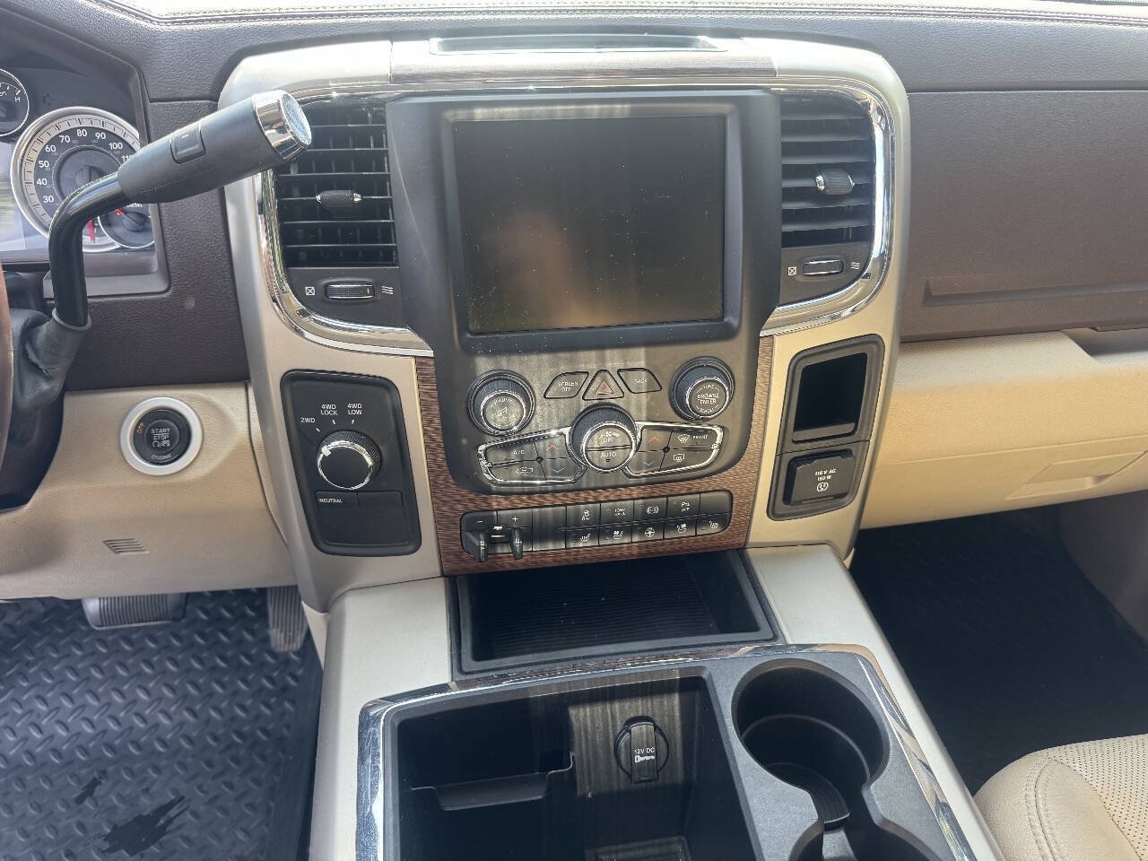Used 2014 RAM 2500 Laramie w/ Cold Weather Group AWD/4WD image 10