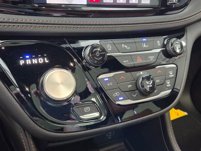 New 2026 Chrysler Pacifica Pinnacle image 24