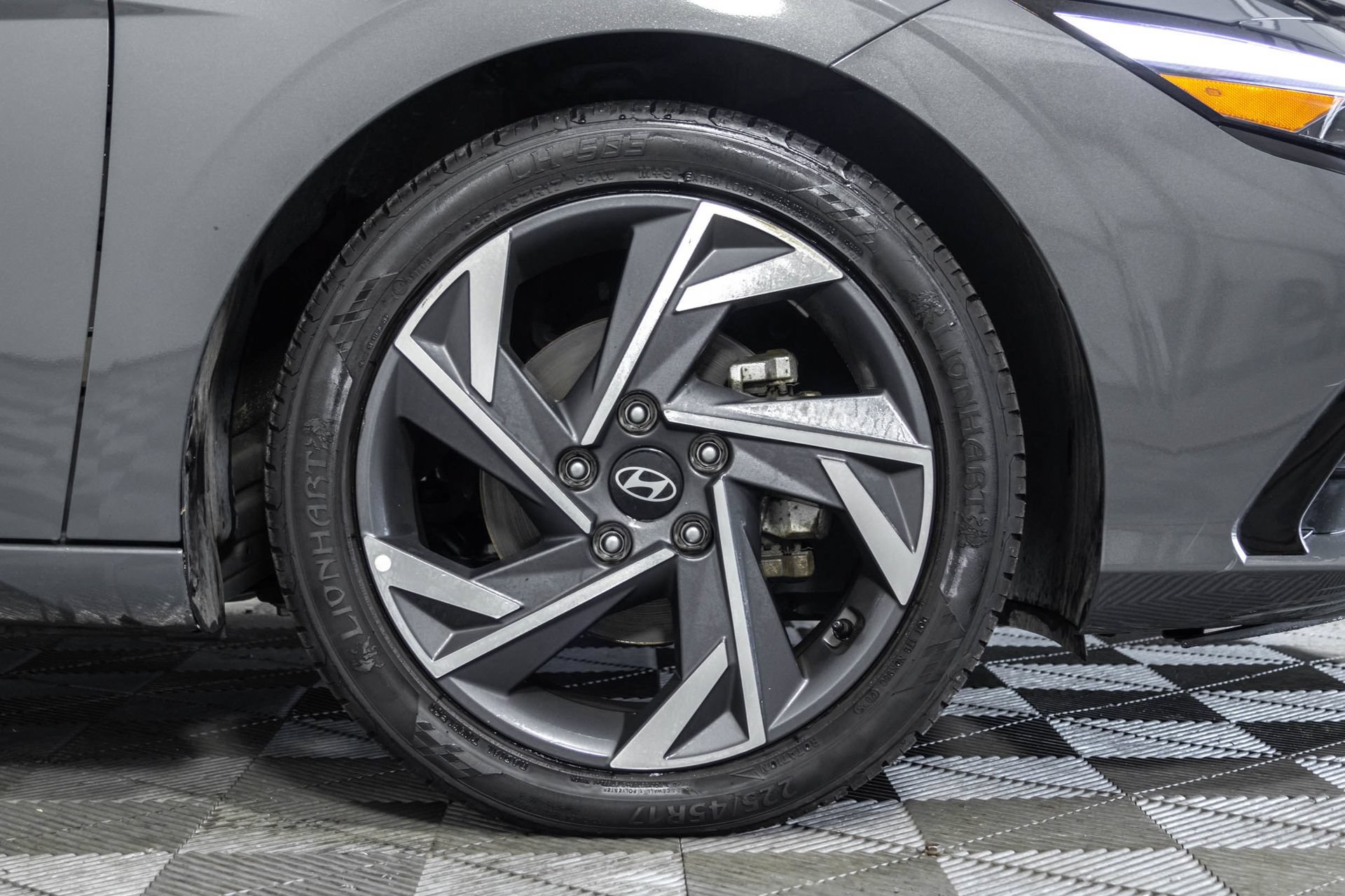 Used 2025 Hyundai Elantra Limited FWD image 44
