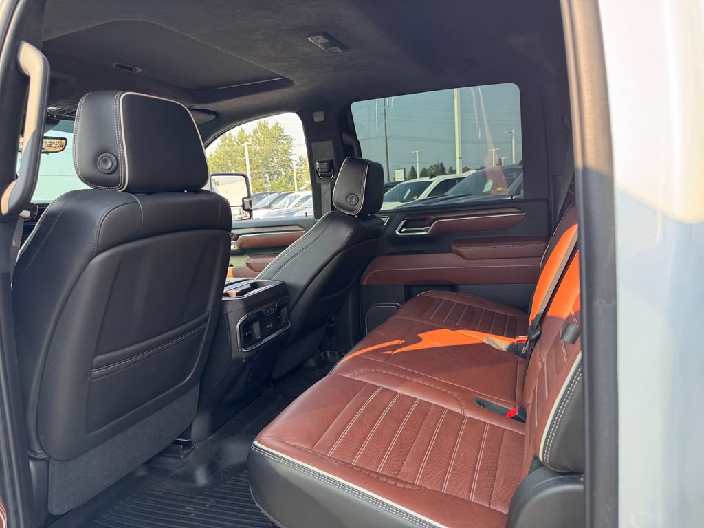 Used 2024 GMC Sierra 3500 Denali Ultimate AWD/4WD image 5