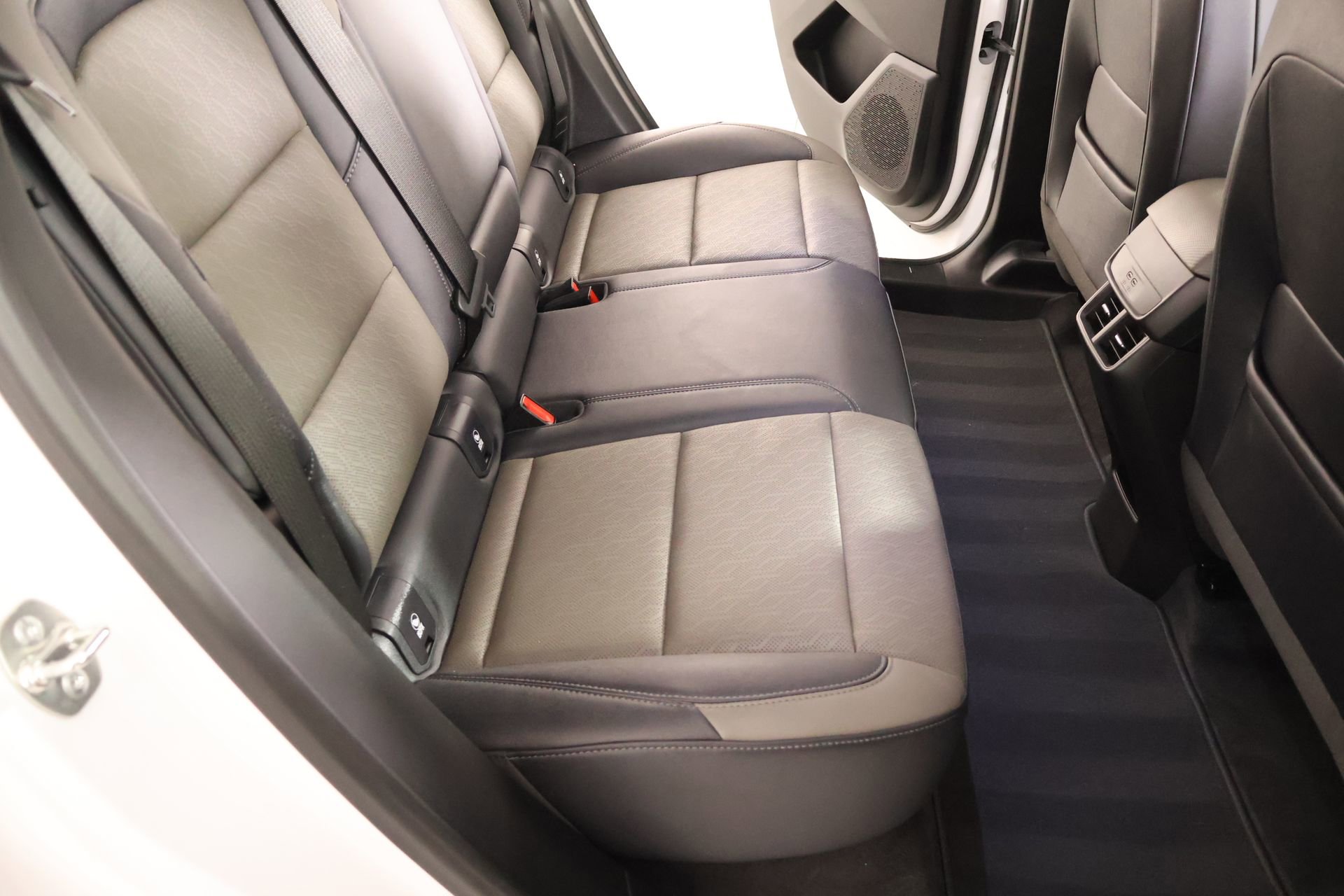 Used 2025 Chevrolet Equinox LT w/ Convenience Package II image 13