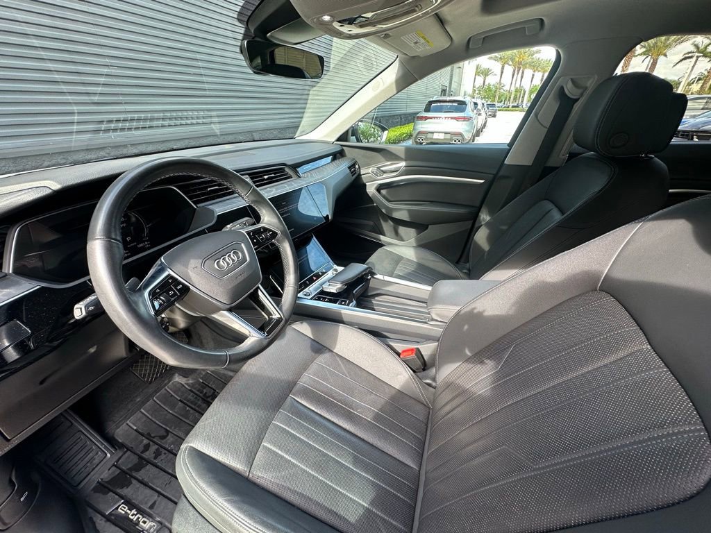 Used 2022 Audi e-tron Premium Plus w/ Premium Plus Package image 4