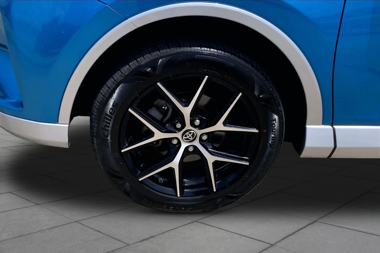 Used 2016 Toyota RAV4 SE image 11