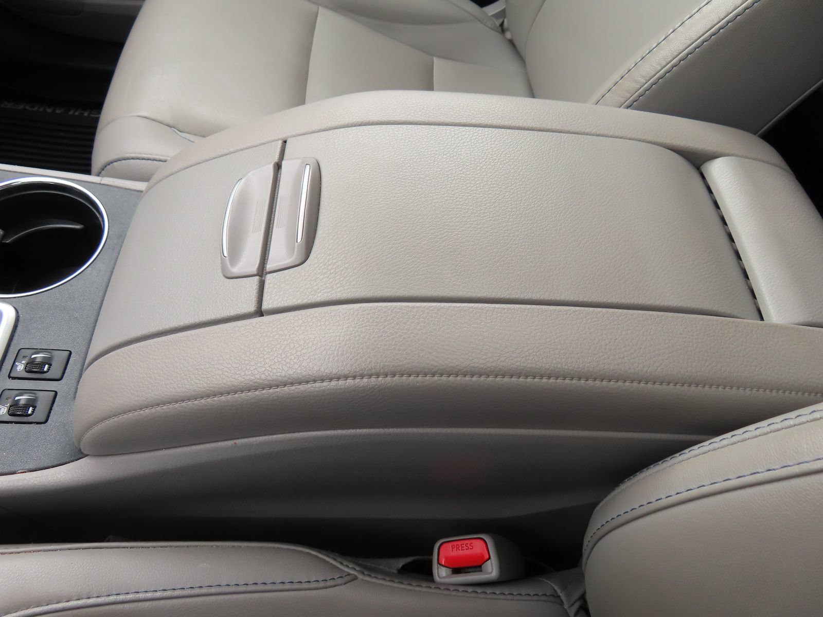 Used 2019 Toyota Highlander XLE AWD/4WD image 26