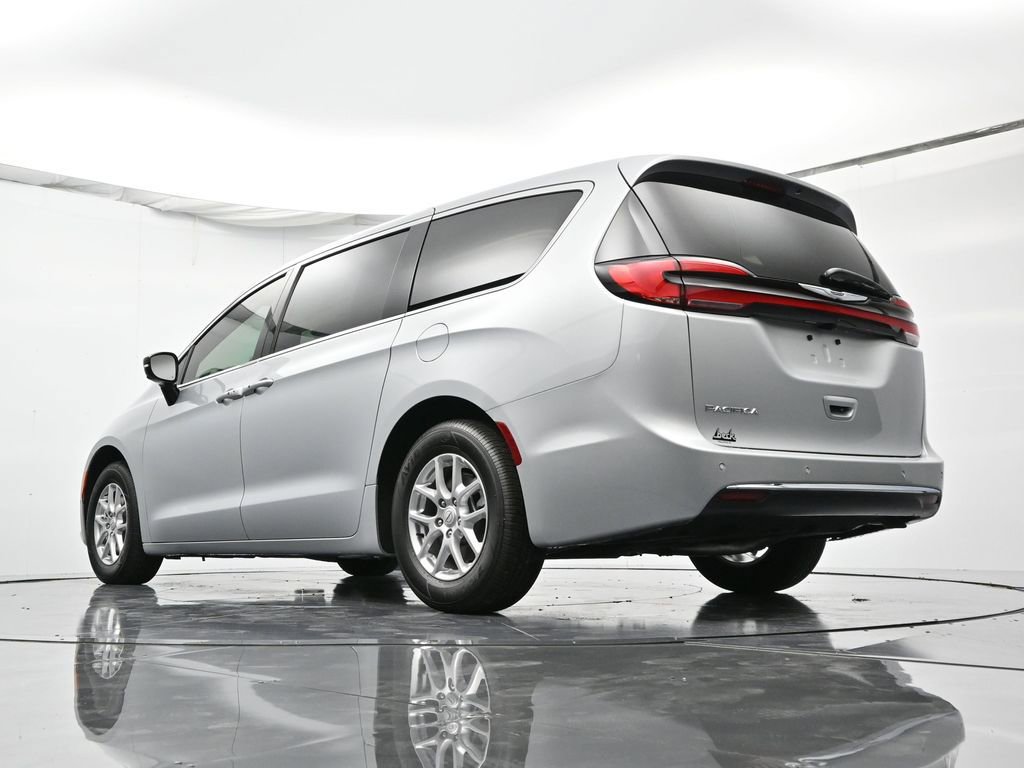 New 2026 Chrysler Pacifica Select FWD image 39