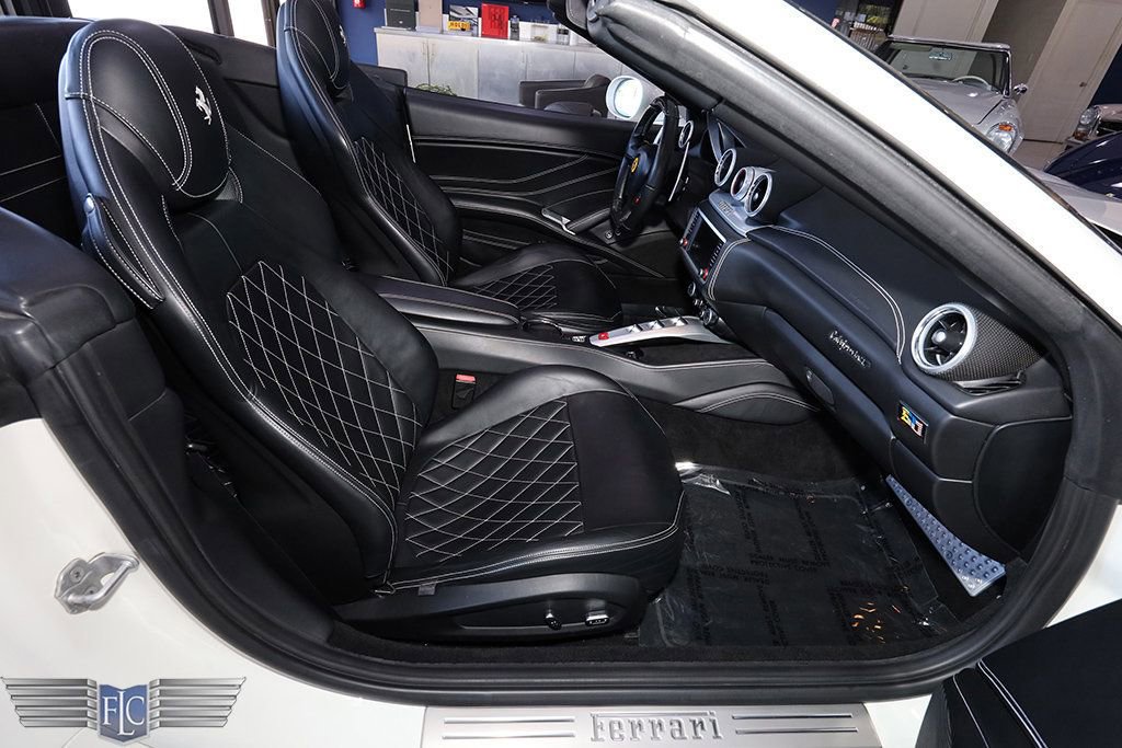 Used 2015 Ferrari California T RWD image 17
