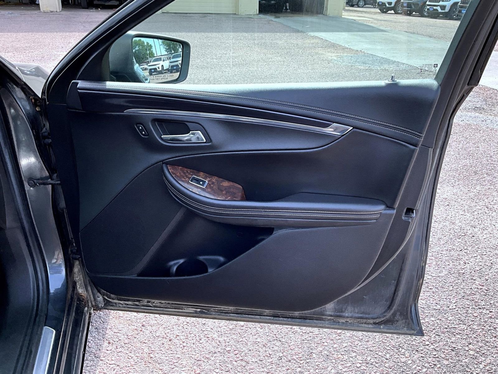 Used 2015 Chevrolet Impala LTZ FWD image 17