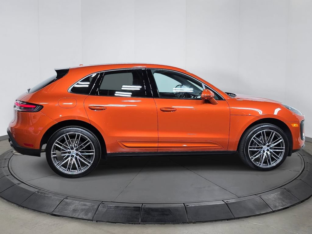 Certified 2025 Porsche Macan AWD/4WD image 8