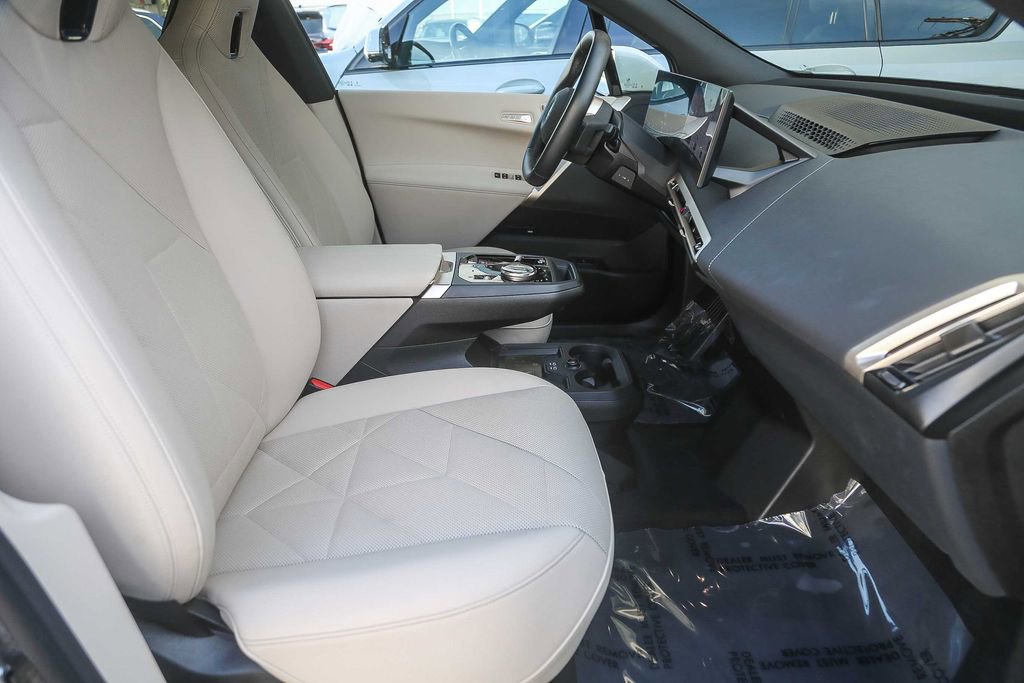 Certified 2025 BMW iX xDrive50 AWD/4WD image 13